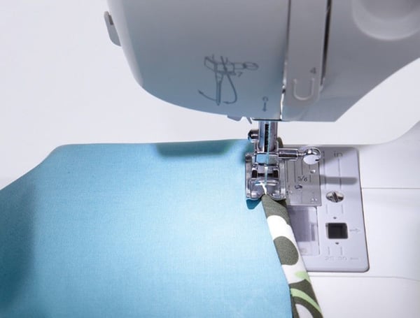 Singer Fashion Mate 3333 ompelukone, 23 ommelta, 1 napinläpi, valkoinen