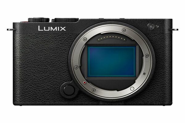 Panasonic Lumix S9 + 28-200mm F4-7, 24,2 MP, 12000 x 8000 pikseliä, CMOS, 6K Ultra HD, Kosketusnäyttö, musta