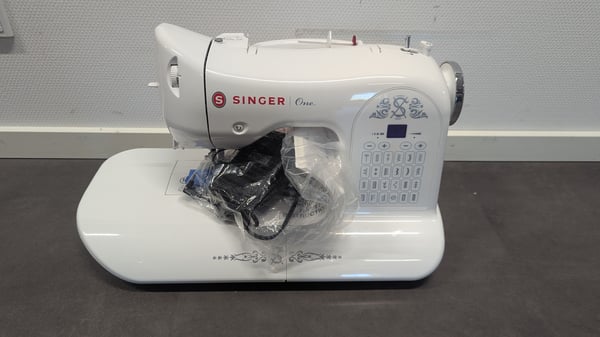 [OUTLET] - SINGER One, Hvit, Automatisk symaskin, Sying, 1 steg, Berøring, 750 RPM