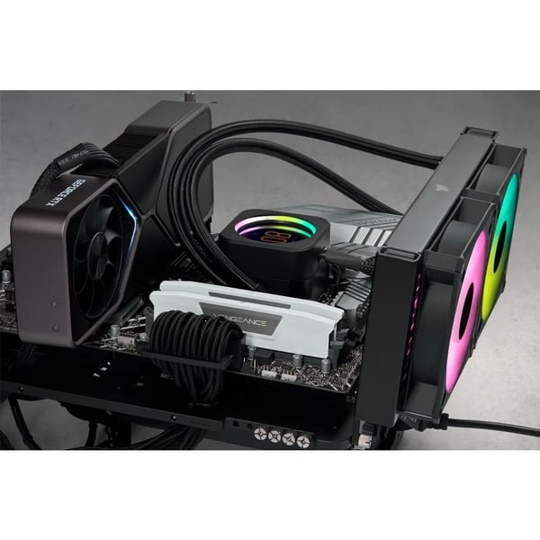 Corsair Vengeance RGB CMH32GX5M2B5600C40W DDR5-muisti 32 GB 5600 MT/s, valkoinen