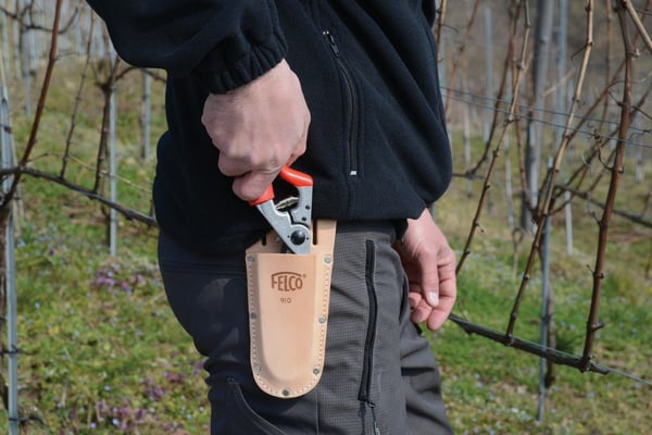 Felco 910 læderetui, "åben"