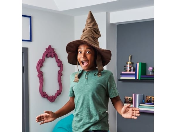 Wizarding World Harry Potter, Talking Sorting Hat with 15 Phrases for Pretend Play, ONLY German language