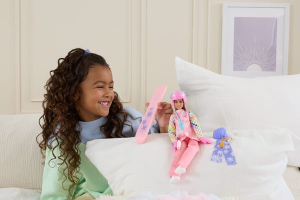 Barbie Career Deluxe Snowboarder docka JKF78, 10+ tillbehör