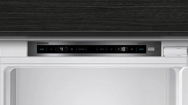 Siemens KI77SXFE0 kyl/frys 231 L, inbyggd, energiklass E, vit