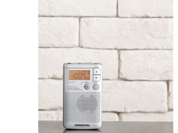 Sangean DT-250 taskuradio AM/FM, hopea