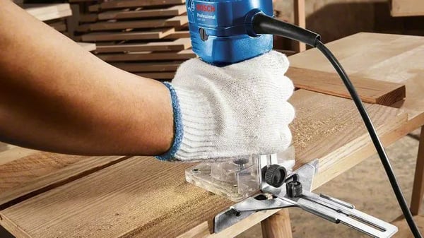 Bosch GKF 550 Professional reunajyrsin 550 W 6 mm