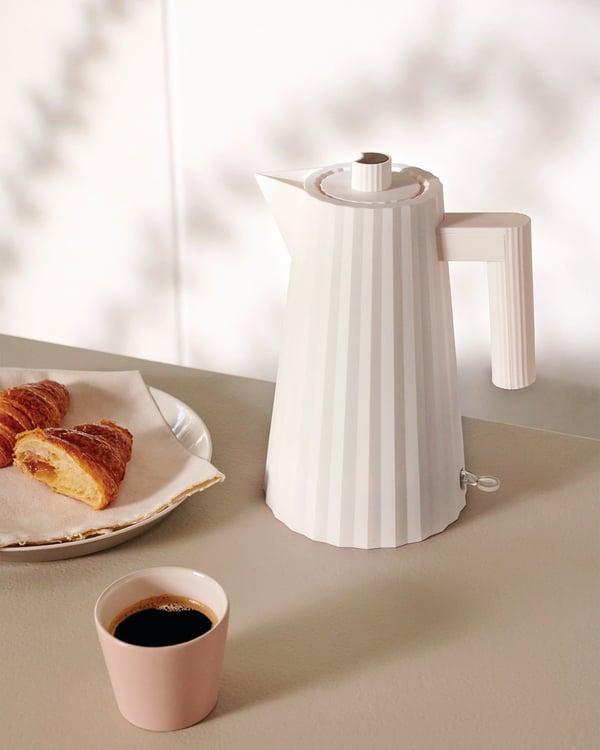 Alessi MDL06 B Plissé vannkoker, svart, Euro-stikkontakt