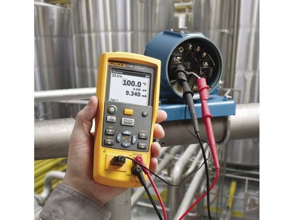 Fluke 714B kalibraattori Kalibrointi (ISO) Jännite , Lämpötila 4 x AA-paristot (mukana)
