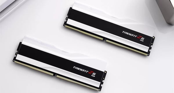 G.Skill Trident Z5 RGB - DDR5 - sats - 32 GB: 2 x 16 GB - DIMM 288-pin - 6000 MHz / PC5-48000 - CL32 - 1.35 V - ej buffrad - on-die ECC - matt vit