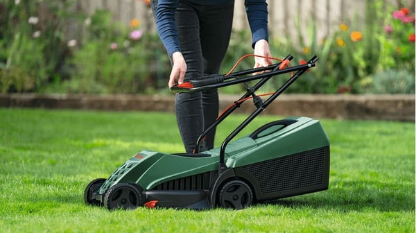 Bosch EasyRotak 32-205 elgräsklippare 1200 W 32 cm 31 L, grön