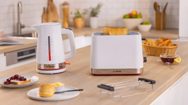 Bosch TWK4M221, 1,7 L, 2400 W, valkoinen, muovi, vesimittari, johdoton