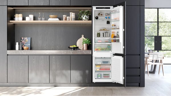 Siemens iQ300 KI96NVFD0 integrert kombiskap 290 L klasse D 56 cm