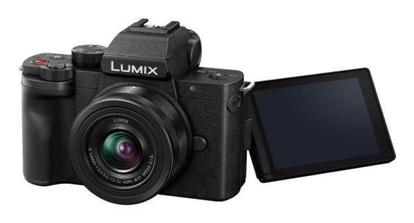 Panasonic Lumix G100D kamera, 12-32 mm objektivkit, 20,3 MP, svart