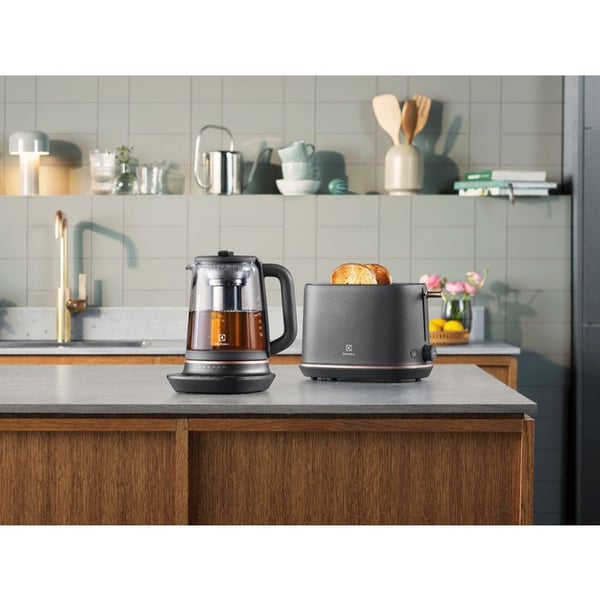 Electrolux E7GK1-8BP vedenkeitin 2000 W 1,7 l säädettävä lämpötila, musta/kupari