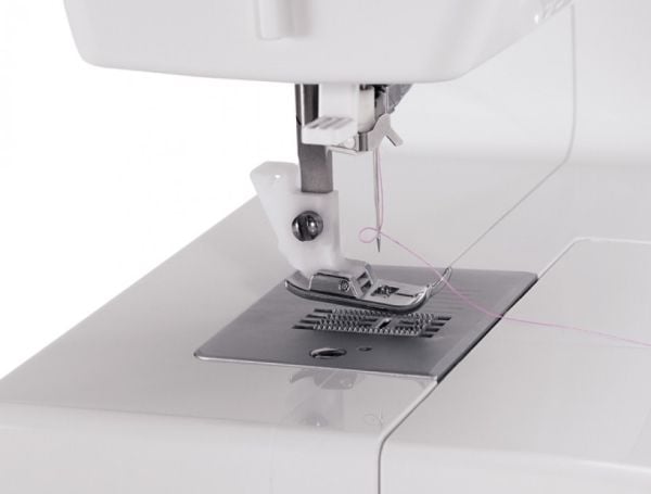 Singer Simple 3223 symaskin, 23 sømmer, 1 knapphull, hvit/rosa