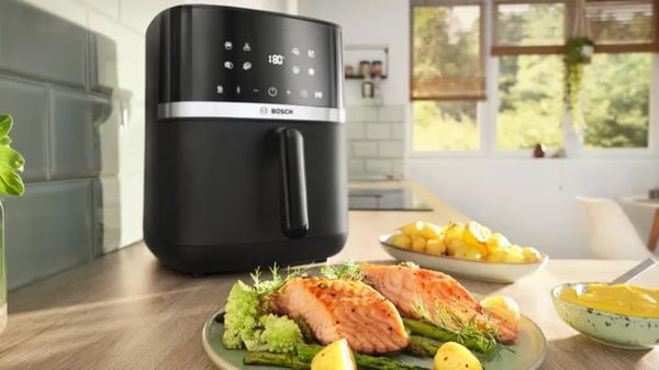 Bosch Serie 4 MAFS2462B, Varmluftsfritös, 6,1 l, 0,4 kg, 40 ° C, 200 ° C, 4 personer
