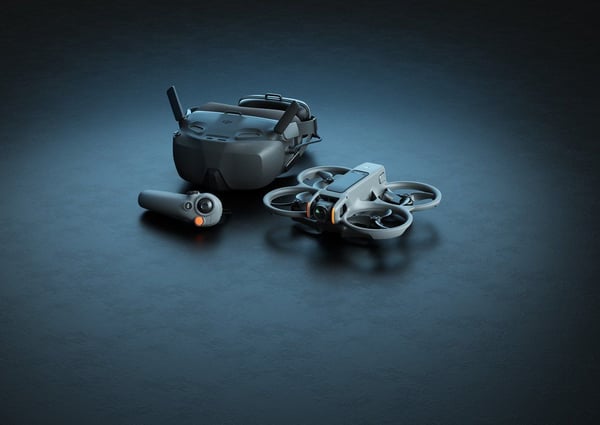 DJI Avata 2 Fly Smart Combo Singel Battery, 4 rotorer, 48 MP, 3840 x 2160 piksler, 27 m/s, 2150 mAh, Svart, Grå