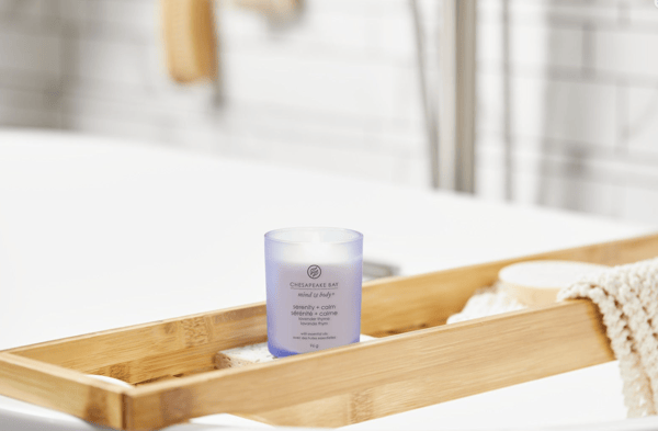 Chesapeake Bay Scented candle with wooden lid - Lavender Thyme