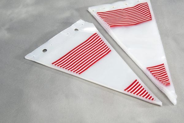 Spidspose, 40 µm, 240 x 400 mm, CPP transparent, Red stripes pakke a 1000 stk, Fødevaregodkendt