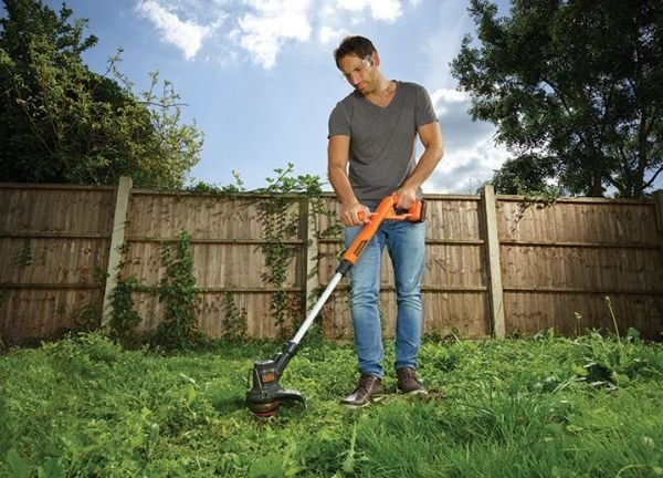 BLACK+DECKER STC1823 - Grästrimmer - sladdlös - 18 V - 1.5 Ah - 25 cm - 2.3 kg