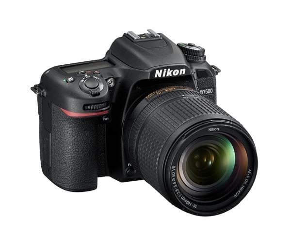 Nikon D7500 + AF-S DX NIKKOR 18-140 VR, 20,9 MP, 5568 x 3712 piksler, CMOS, 4K Ultra HD, Berøringsskjerm, Sort