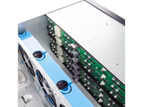 FANTEC SRC-4240X07 4HE lagringschassi 680 mm med Mini SAS SFF-8087 till 24x 8,89 cm SATA-SAS Hot-Swap backplane 5x fläktar (1873)