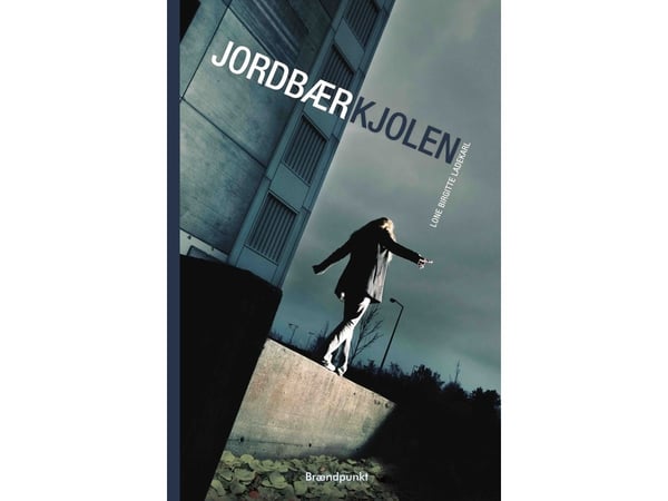 Jordgubbsklänningen | Lone Birgitte Ladekarl | Språk: Danska