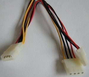 Y STRØMKABEL 4PIN 525 > 2X 4PIN 525 Y-KABEL