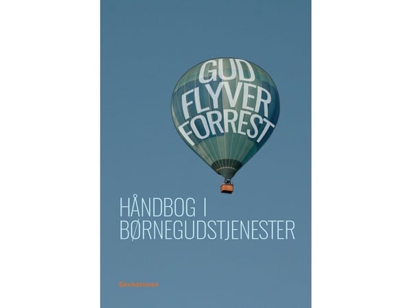 God flies in front | Ane LaBranche (toim.) Andreas Thom, Annelise Søndengaard, Lena Kjems, Peter Nejsum | Kieli: Tanska