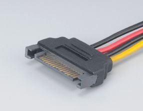 Akasa SATA til 4-pinners Molex-adapter, 0,15 m, SATA 15-kontakt, Molex (4-pinners), flerfarget