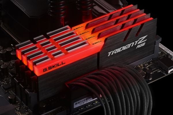 G.Skill TridentZ RGB Series - AMD Edition - DDR4 - sett - 32 GB: 4 x 8 GB - DIMM 288-pin - 3200 MHz / PC4-25600 - CL16 - 1.35 V - ikke-bufret - ikk...