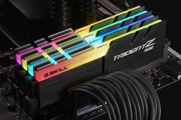 G.Skill TridentZ RGB Series - AMD Edition - DDR4 - sett - 32 GB: 4 x 8 GB - DIMM 288-pin - 3200 MHz / PC4-25600 - CL16 - 1.35 V - ikke-bufret - ikk...