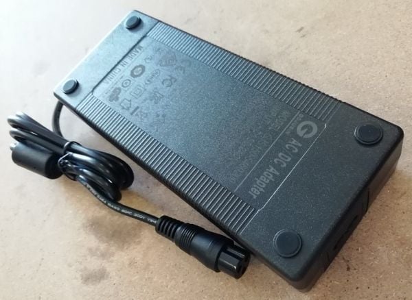Laddare till Renegade Brushless 1200W 48V