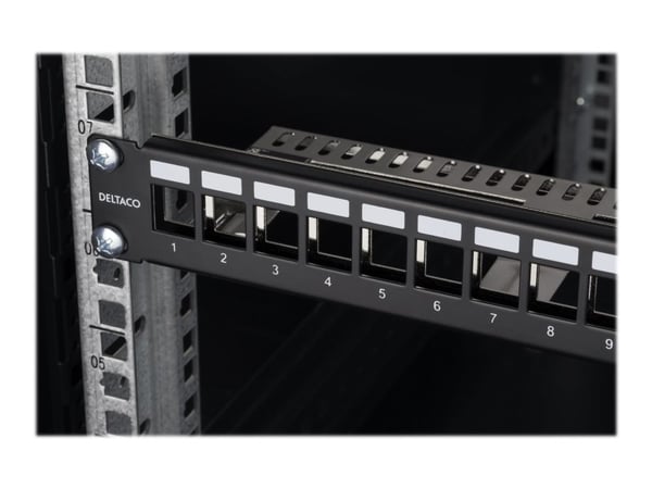 DELTACO PAN-214 - Patchpanel - rackmonterbar - svart - 1U - 19" - 24 portar
