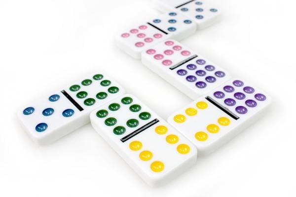 Tactic Domino Nines in a Can (53914)