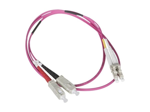 Delock - Nettverkskabel - SC flermodus (hann) til LC multimodus (hann) - 1 m - 1 m - fiberoptisk - 50 / 125 mikroner - OM4 - halogenfri - fiolett