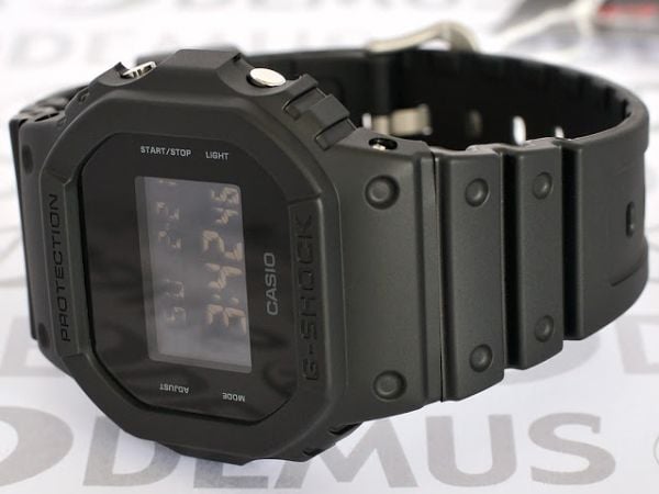 Casio DW-5600BB-1E, Vattentät, Kvarts