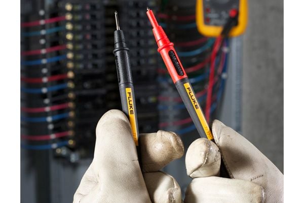 Fluke TL175E Turvatestausjohtosarja [Teräliitin 4 mm - testikärki] 1,20 m musta, punainen 1 kpl