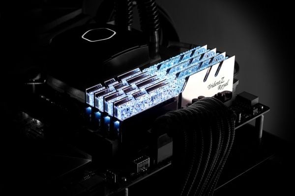G.Skill Trident Z Royal Series - DDR4 - sett - 64 GB: 4 x 16 GB - DIMM 288-pin - 3200 MHz / PC4-25600 - CL16 - 1.35 V - ikke-bufret - ikke-ECC - sølv