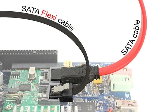 Delock FLEXI - SATA-kabel - Serial ATA 150/300/600 - SATA (hunn) til SATA (hunn) - 10 cm - låst - svart