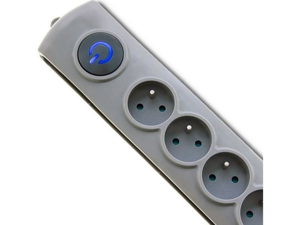 Qoltec Quick Switch - Strømstødsbeskytter - AC 230 V - 3680 Watt - output-stikforbindelser: 8 - 1.8 m ledning - grå