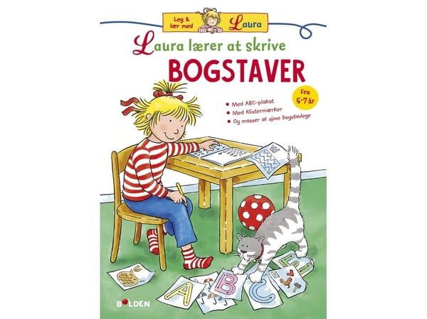 Laura lærer å skrive bokstaver