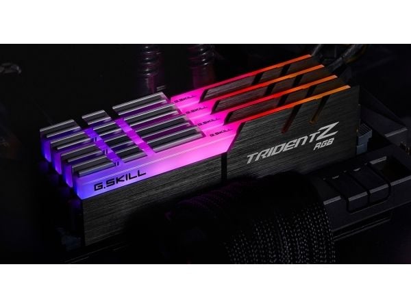 G.Skill TridentZ RGB Series - DDR4 - sett - 32 GB: 4 x 8 GB - DIMM 288-pin - 4000 MHz / PC4-32000 - CL18 - 1.35 V - ikke-bufret - ikke-ECC