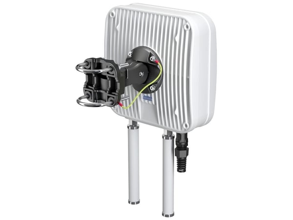 QuWireless QuMax, 7 dBi, 0,694-0,96/1,7-2,2/2,2-2,7; 2,4-2,5/4,7-6 GHz, 50 ohm (O), Retningsbestemt antenne, Lodret polarisation, IP67