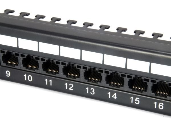 Equip 135425, RJ-45, Musta, Telinekiinnitys, 1U, CE, Laatikko