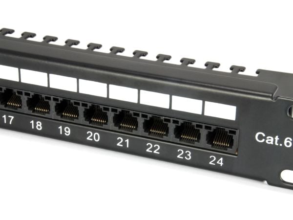 Equip 135425, RJ-45, Musta, Telinekiinnitys, 1U, CE, Laatikko