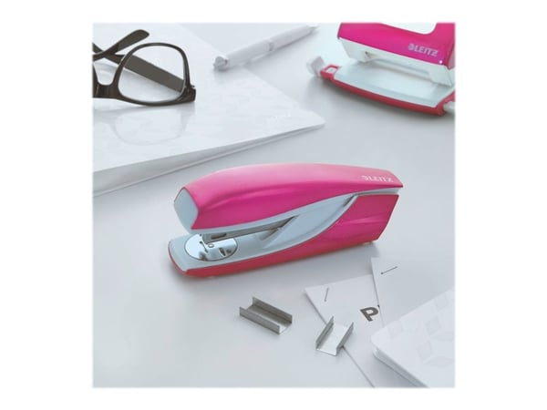 Leitz WOW 5502 - Stiftemaskin - 30 ark / 3 mm - 24/6, 26/6 - plast, metall - metallisk rosa