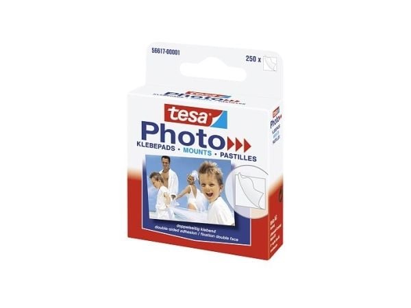 tesa Photo fotoklebeblokker, hvite, dobbeltsidig selvklebende med avtrekkbar flik, i en praktisk pappdispenser (56617-00001-00) tesa Photo fotoklebeblokker, hvite, dobbeltsidig selvklebende med avtrekkbar flik, i en praktisk pappdispenser (56617-00001-00)