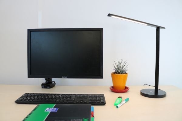 Bordlampe Unilux Diva LED sort USB+QI oplader