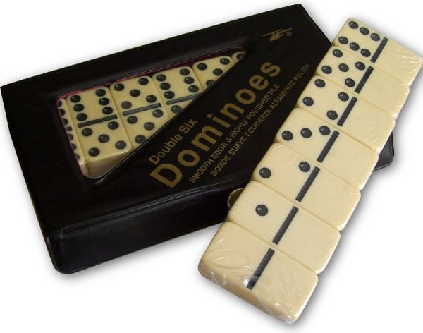 Domino 28 kpl laatikossa Domino 28 kpl laatikossa